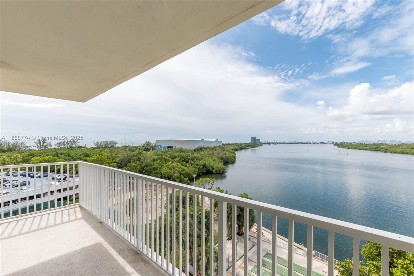 716 3 / 3 1570 sq. ft. $ 2025-10-02 0 Photo