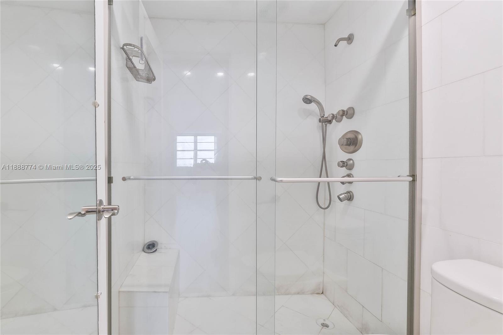 716 3 / 3 1570 sq. ft. $ 2025-10-02 0 Photo
