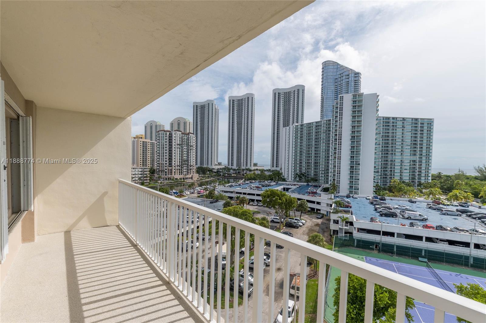 716 3 / 3 1570 sq. ft. $ 2025-10-02 0 Photo