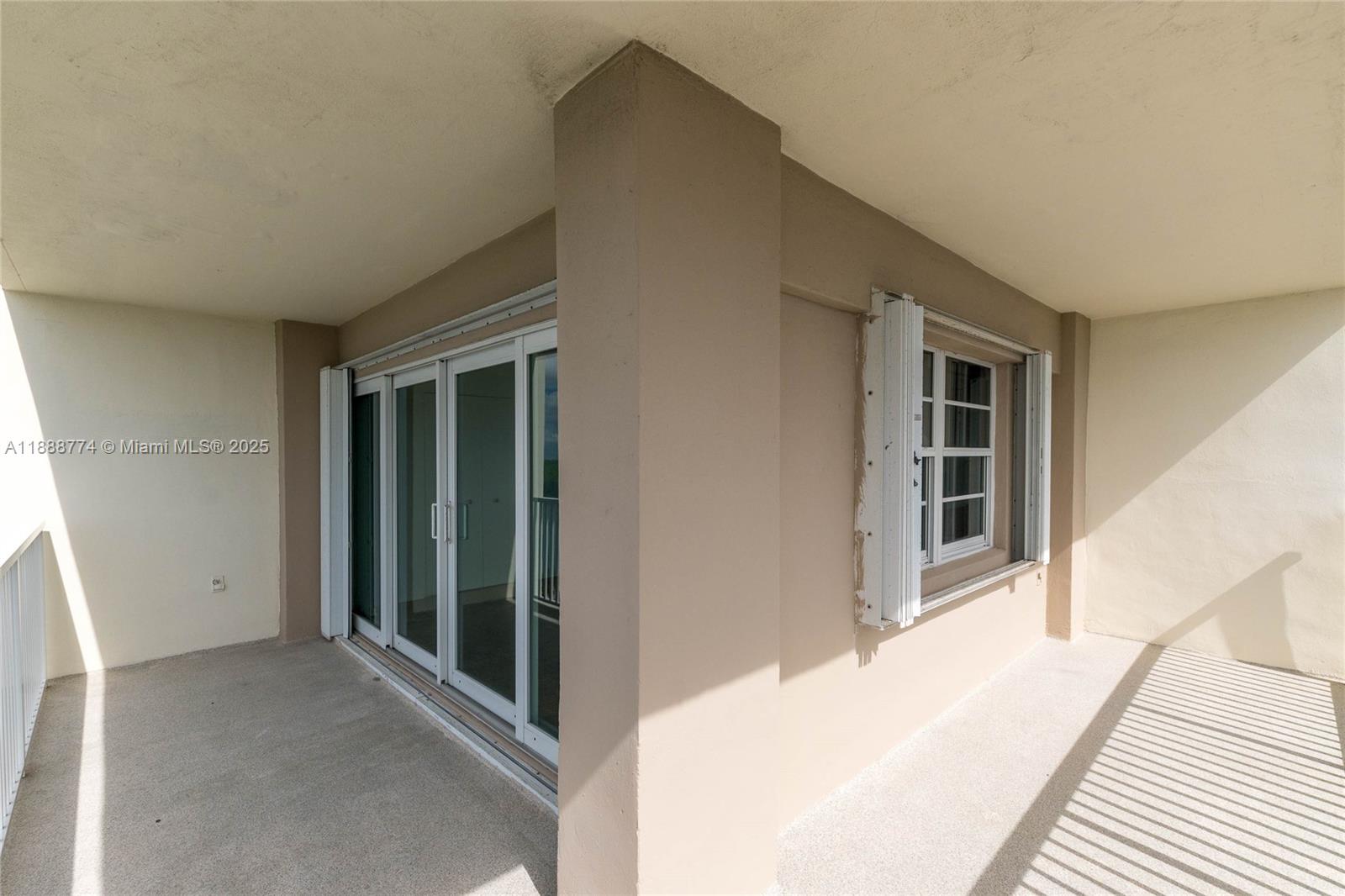 716 3 / 3 1570 sq. ft. $ 2025-10-02 0 Photo