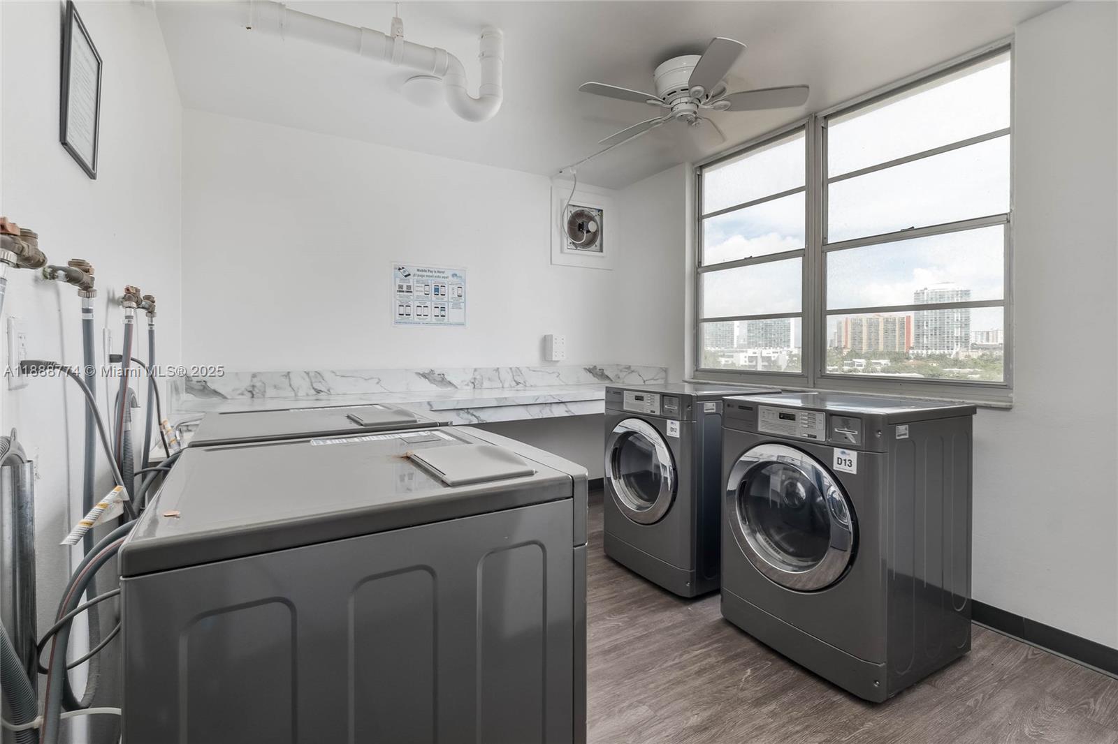 716 3 / 3 1570 sq. ft. $ 2025-10-02 0 Photo