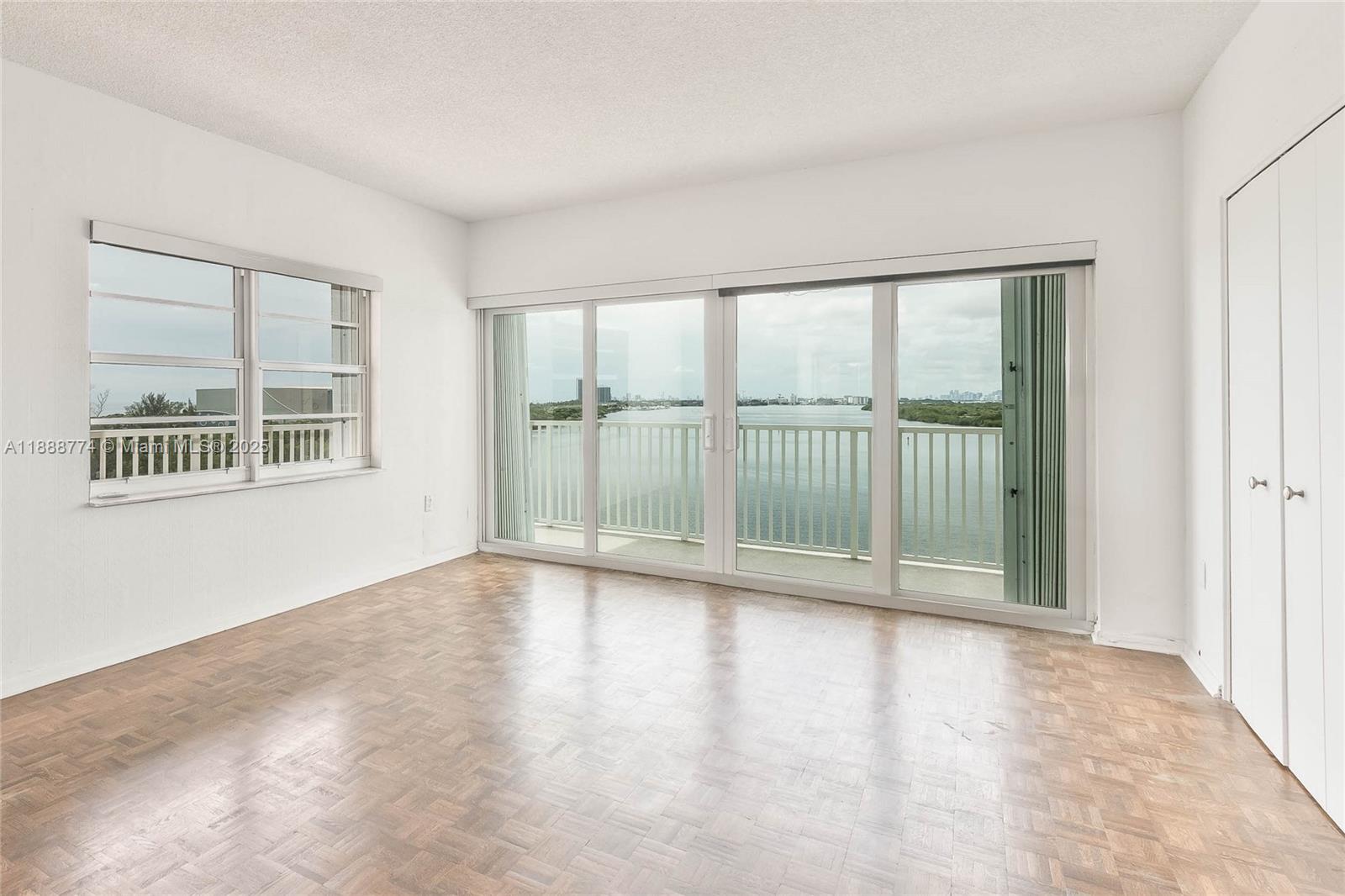 716 3 / 3 1570 sq. ft. $ 2025-10-02 0 Photo