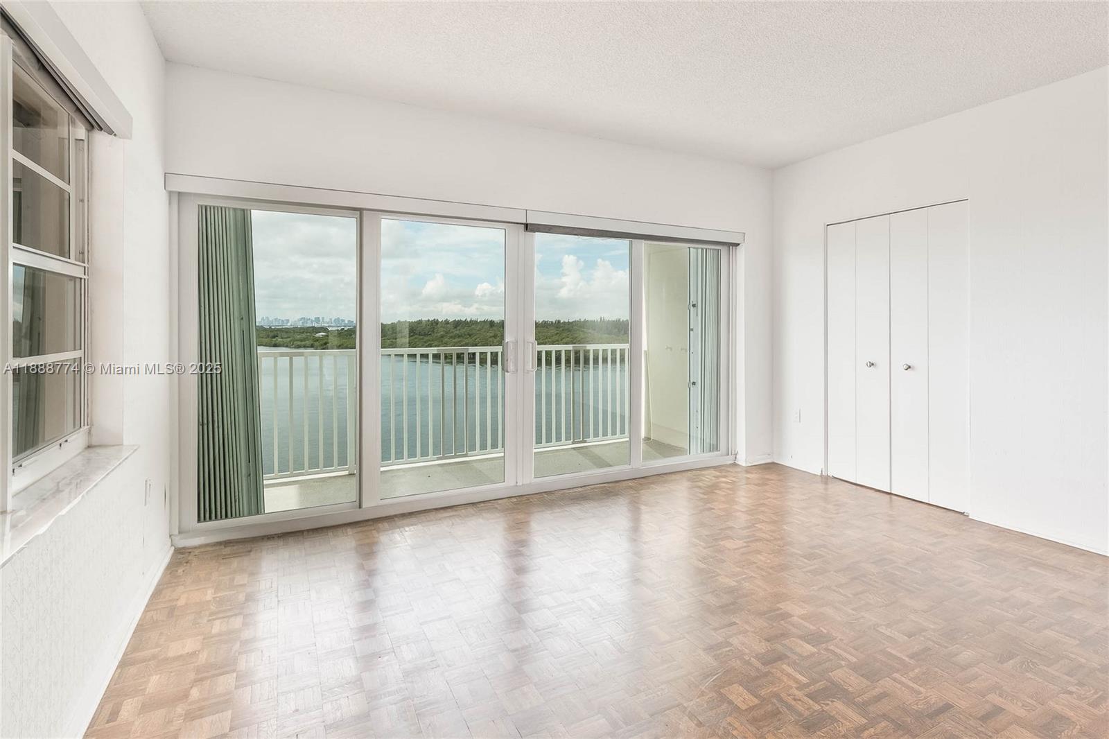 716 3 / 3 1570 sq. ft. $ 2025-10-02 0 Photo