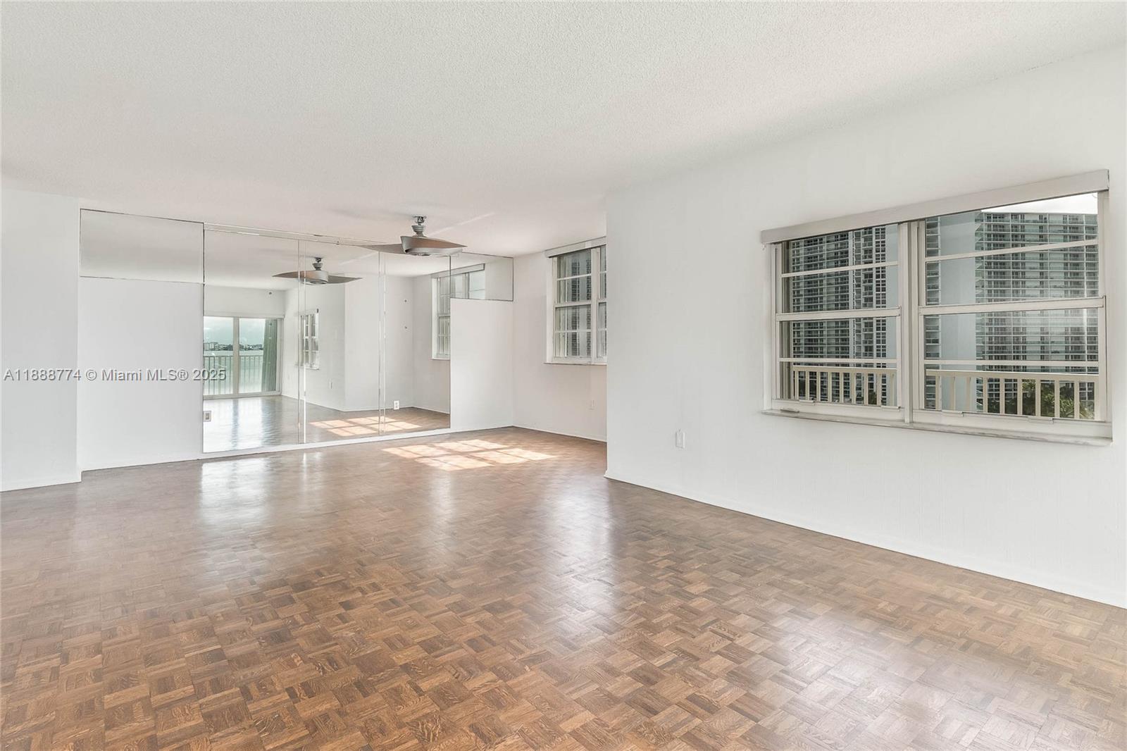716 3 / 3 1570 sq. ft. $ 2025-10-02 0 Photo