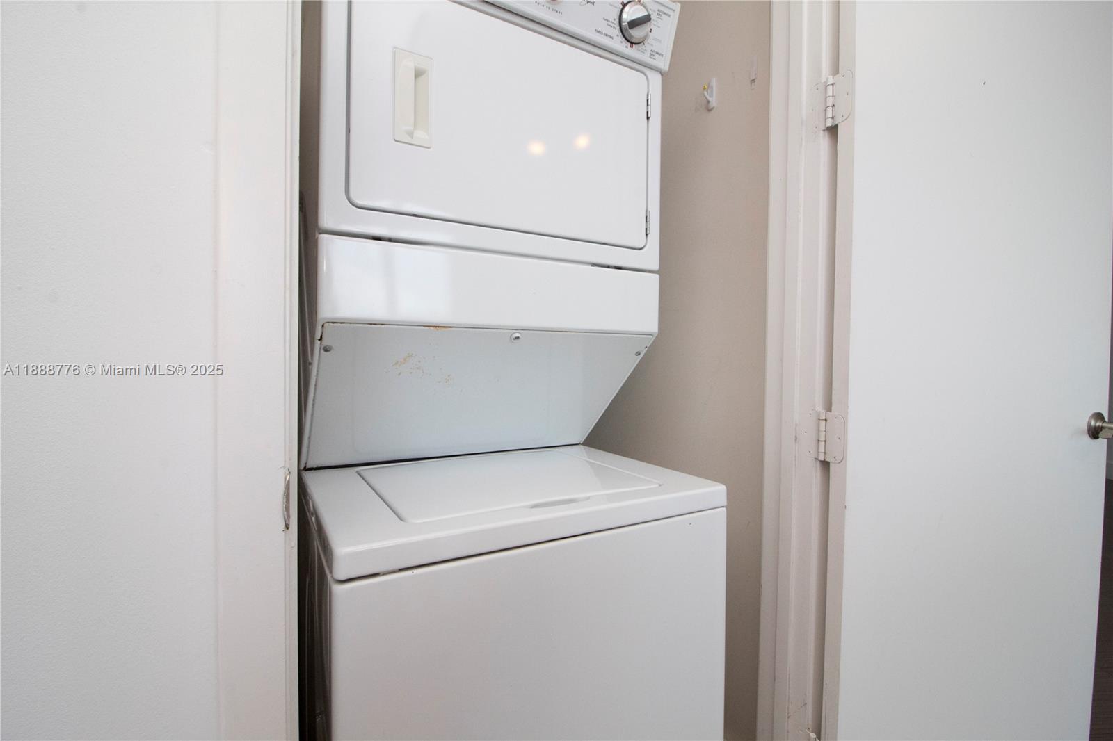 1605 2 / 2 1435 sq. ft. $ 2025-10-02 0 Photo