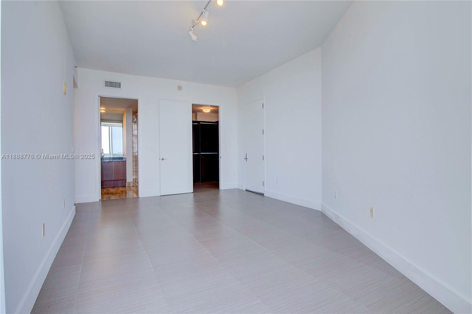 1605 2 / 2 1435 sq. ft. $ 2025-10-02 0 Photo