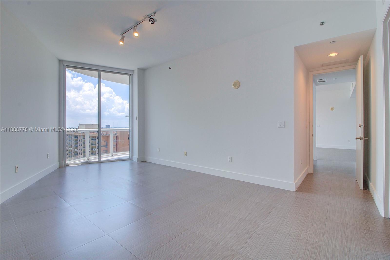 1605 2 / 2 1435 sq. ft. $ 2025-10-02 0 Photo