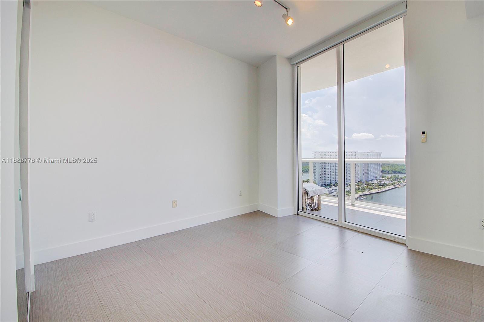 1605 2 / 2 1435 sq. ft. $ 2025-10-02 0 Photo