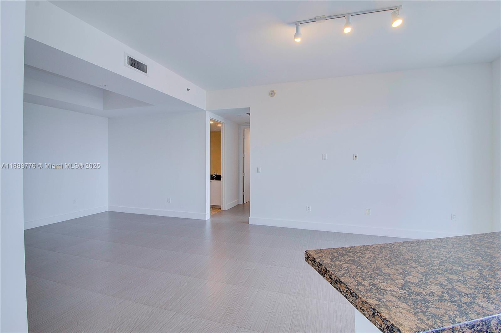 1605 2 / 2 1435 sq. ft. $ 2025-10-02 0 Photo