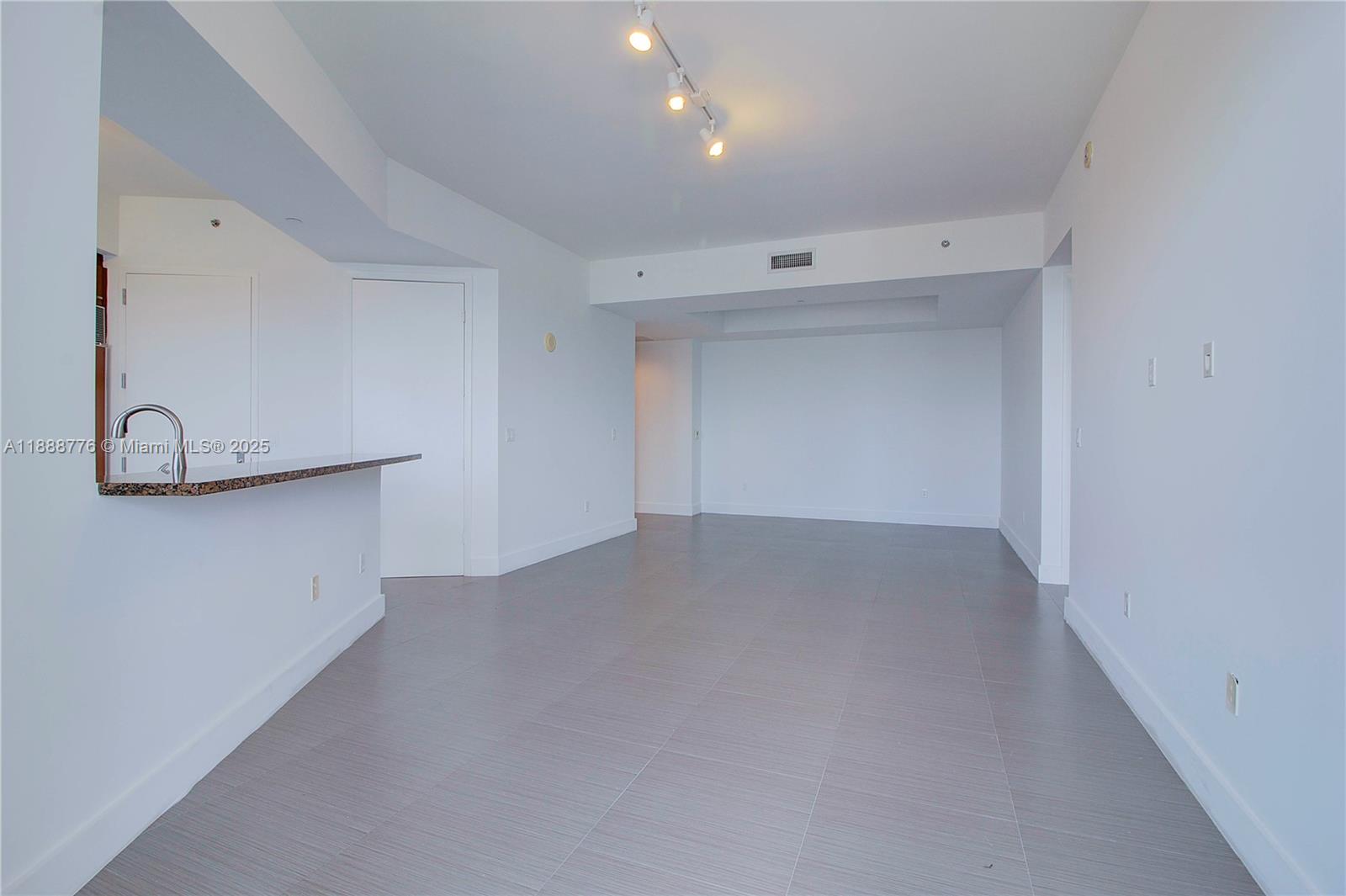 1605 2 / 2 1435 sq. ft. $ 2025-10-02 0 Photo