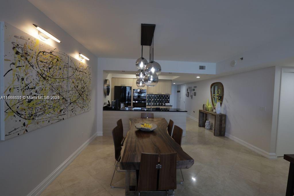 2011 2 / 2 1554 sq. ft. $ 2025-10-02 0 Photo