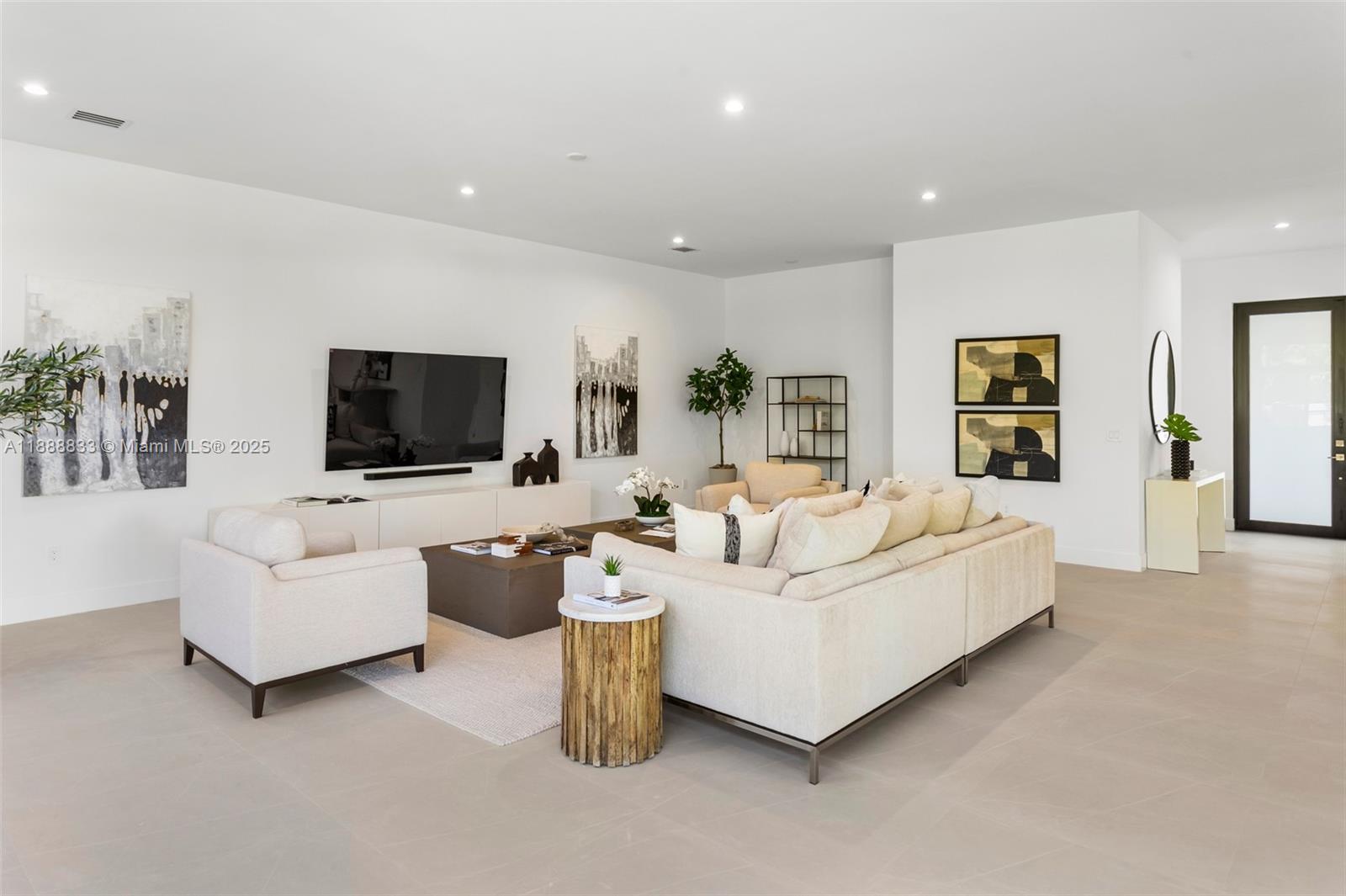 7285 4 / 4 4143 sq. ft. $ 2025-10-02 0 Photo