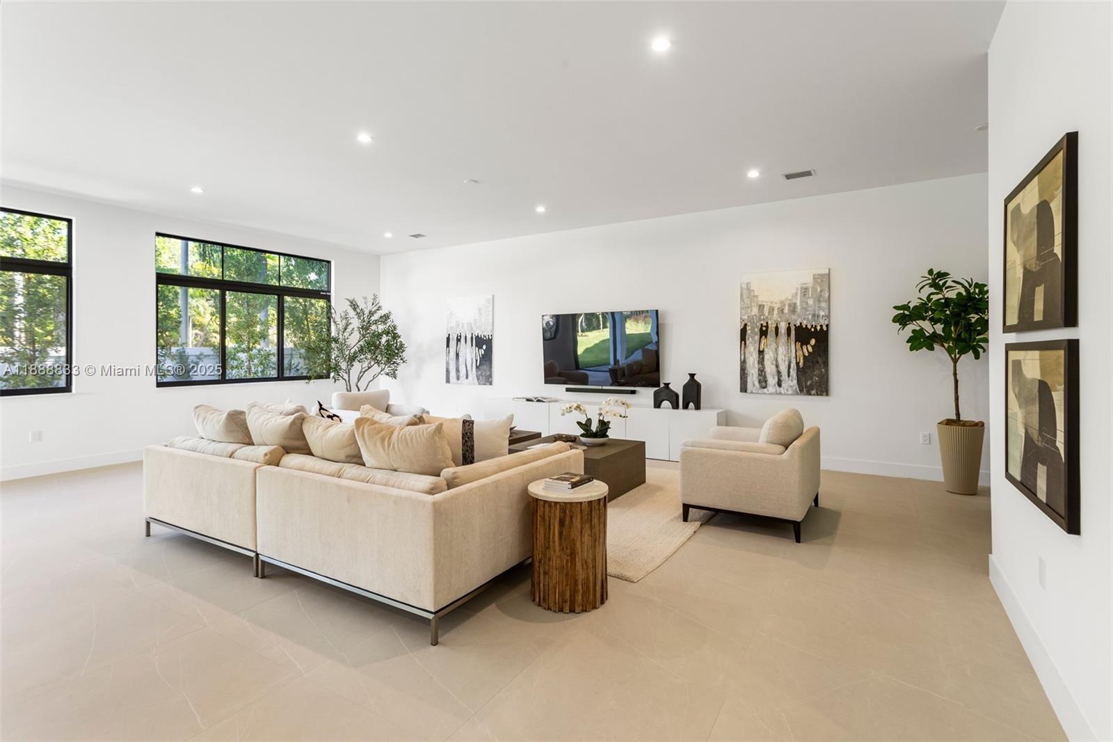 7285 4 / 4 4143 sq. ft. $ 2025-10-02 0 Photo