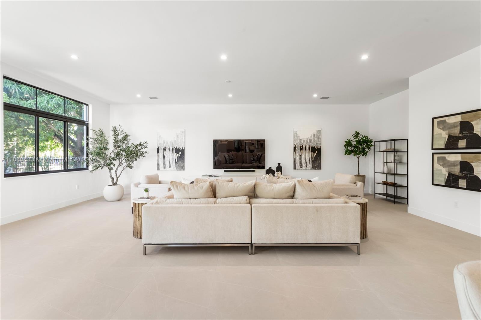 7285 4 / 4 4143 sq. ft. $ 2025-10-02 0 Photo