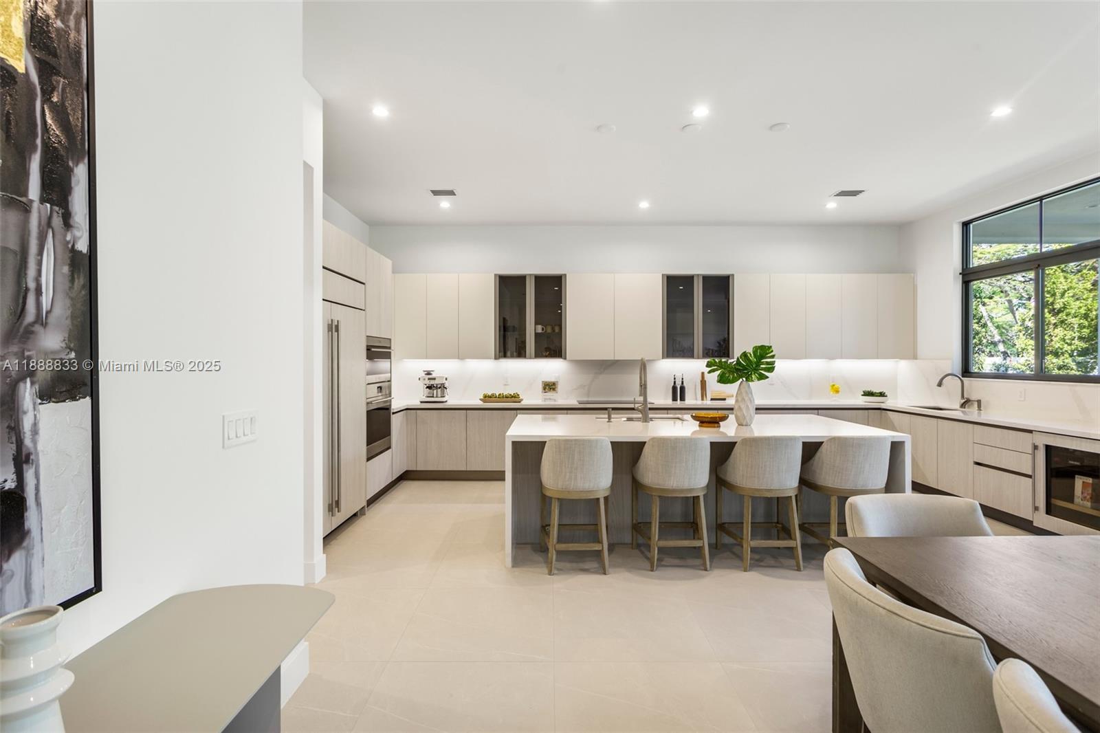 7285 4 / 4 4143 sq. ft. $ 2025-10-02 0 Photo