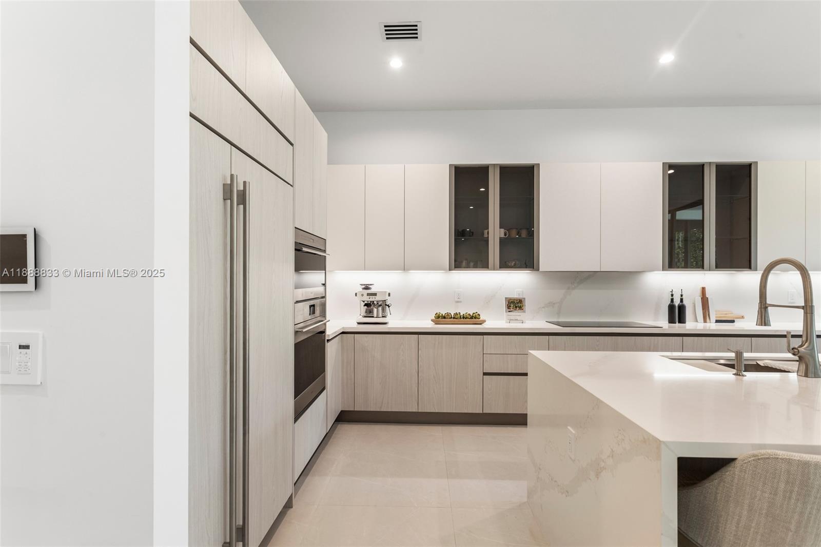 7285 4 / 4 4143 sq. ft. $ 2025-10-02 0 Photo