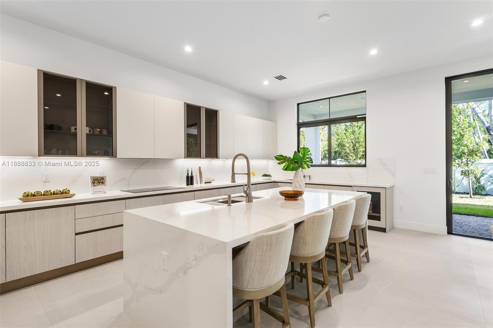 7285 4 / 4 4143 sq. ft. $ 2025-10-02 0 Photo