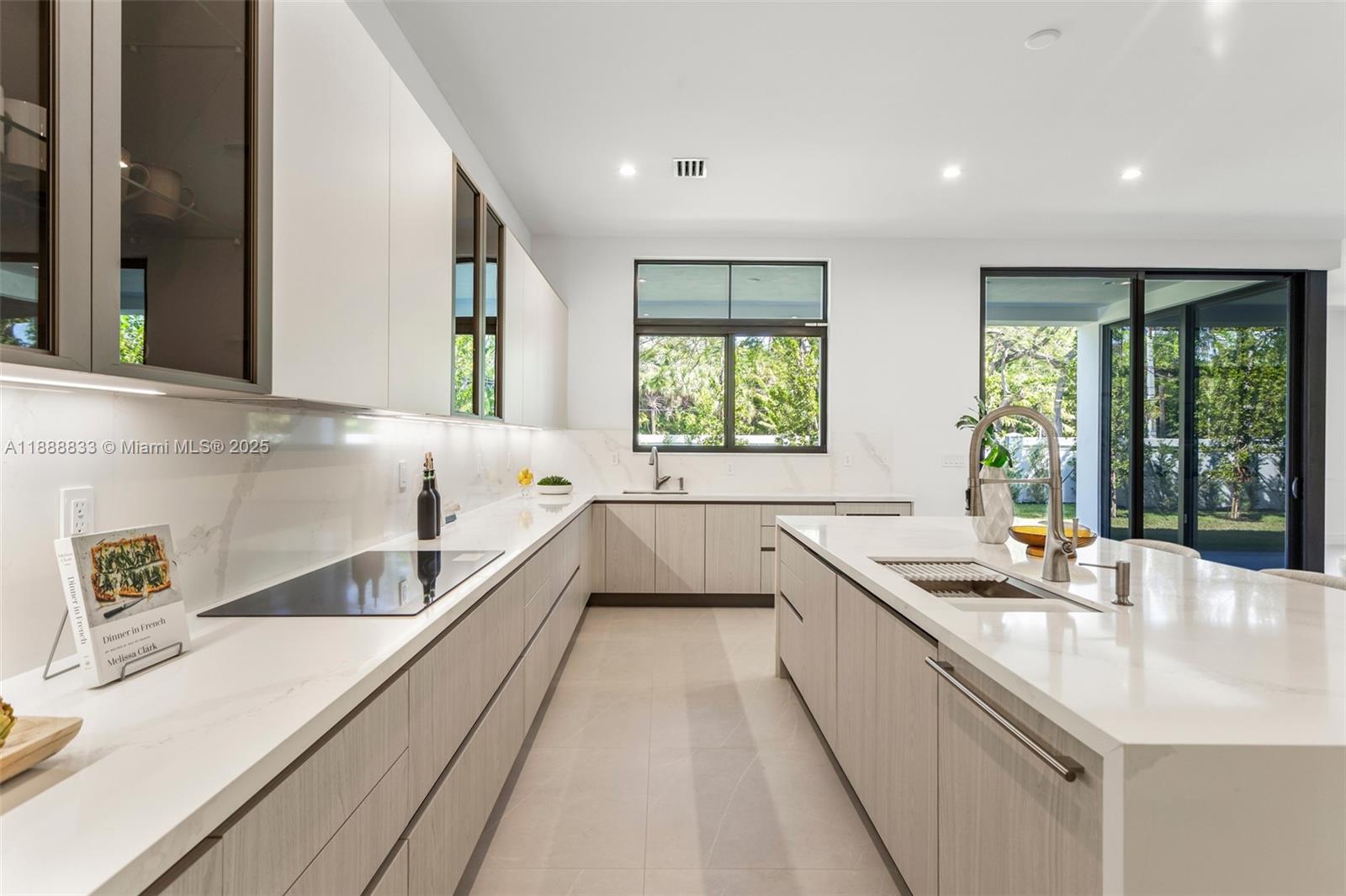 7285 4 / 4 4143 sq. ft. $ 2025-10-02 0 Photo