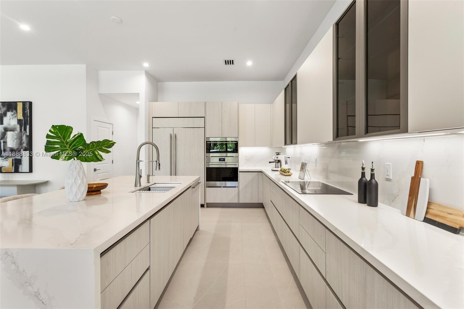 7285 4 / 4 4143 sq. ft. $ 2025-10-02 0 Photo