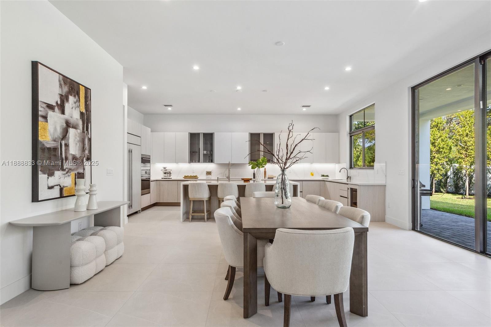 7285 4 / 4 4143 sq. ft. $ 2025-10-02 0 Photo