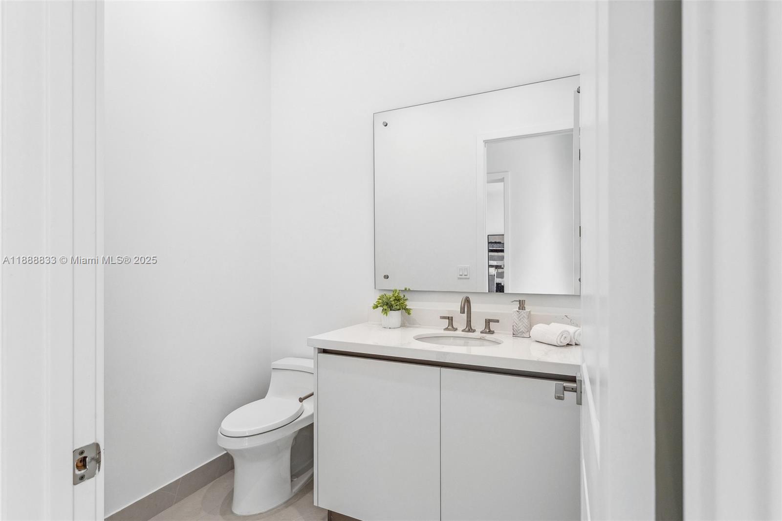 7285 4 / 4 4143 sq. ft. $ 2025-10-02 0 Photo