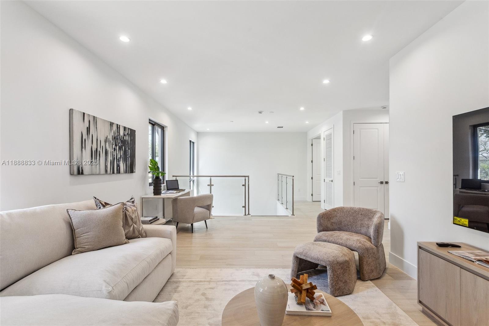 7285 4 / 4 4143 sq. ft. $ 2025-10-02 0 Photo