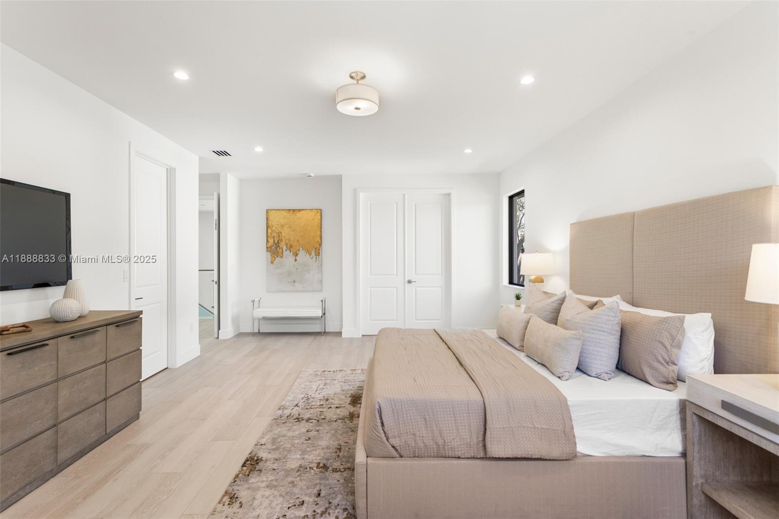 7285 4 / 4 4143 sq. ft. $ 2025-10-02 0 Photo