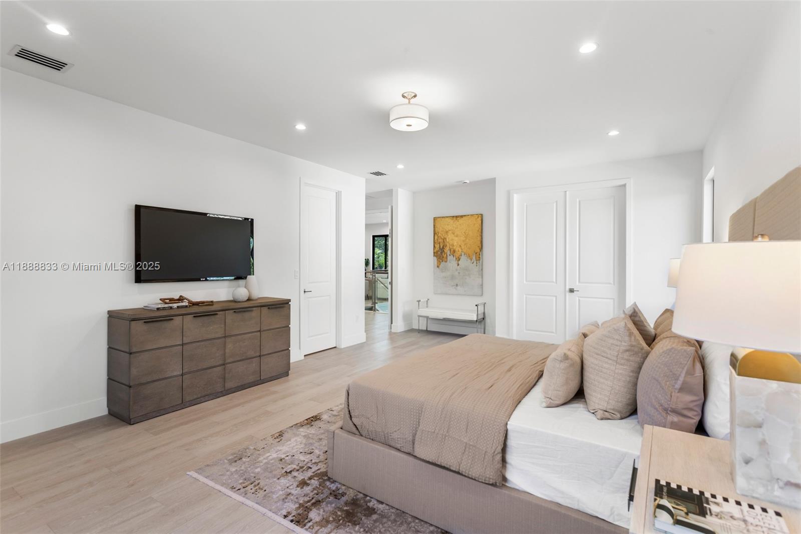7285 4 / 4 4143 sq. ft. $ 2025-10-02 0 Photo