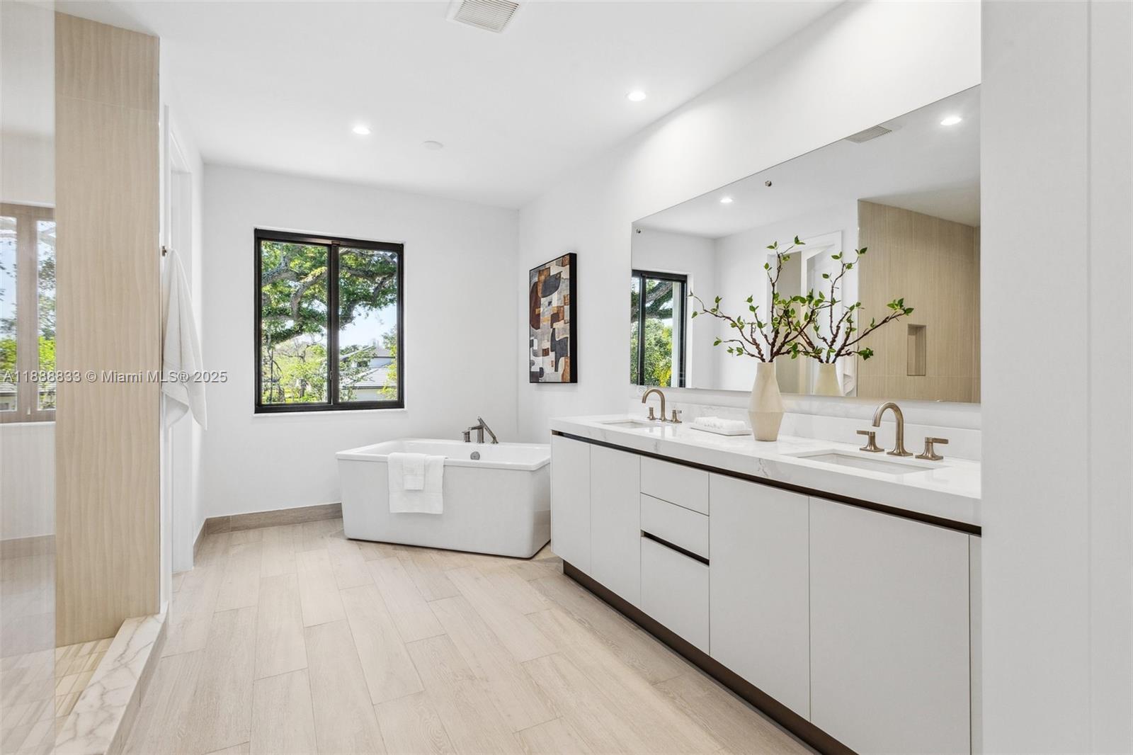 7285 4 / 4 4143 sq. ft. $ 2025-10-02 0 Photo
