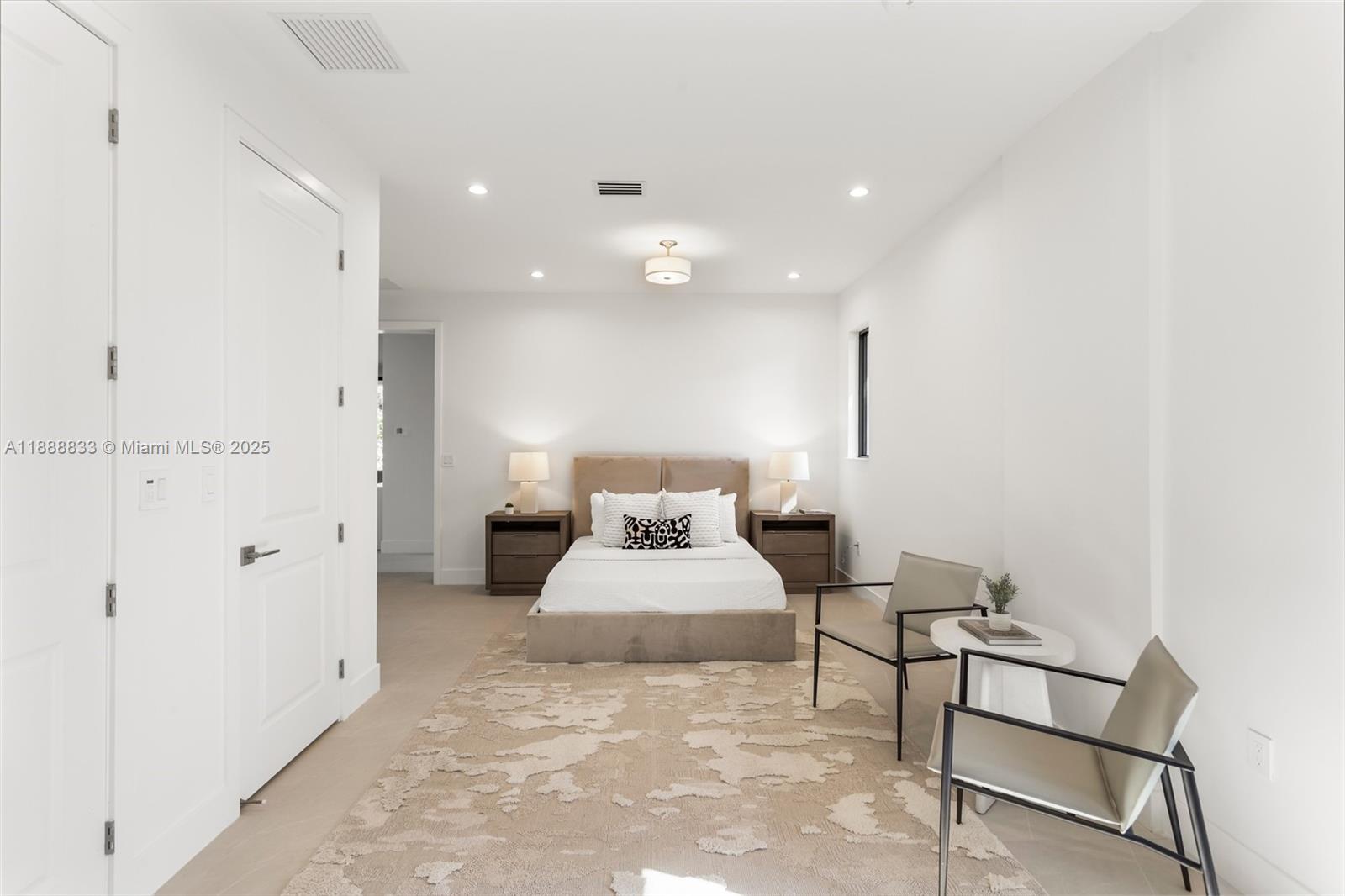 7285 4 / 4 4143 sq. ft. $ 2025-10-02 0 Photo