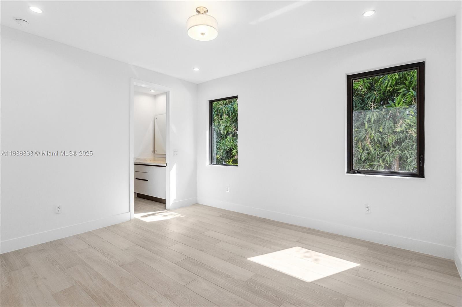 7285 4 / 4 4143 sq. ft. $ 2025-10-02 0 Photo