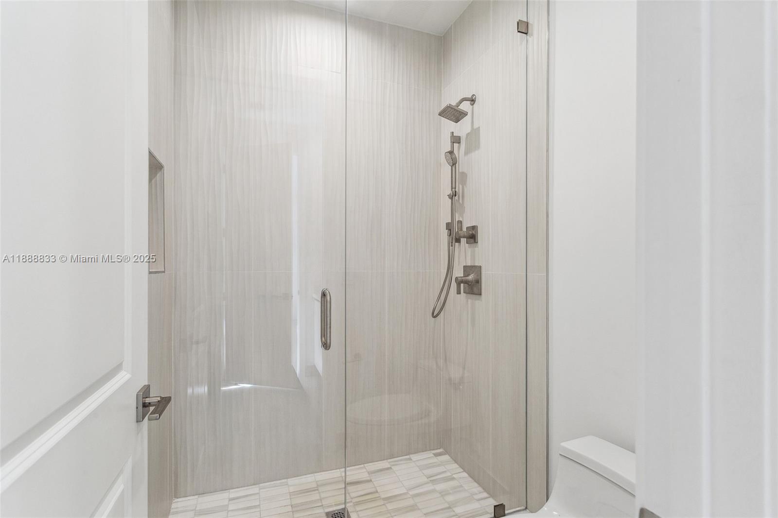 7285 4 / 4 4143 sq. ft. $ 2025-10-02 0 Photo