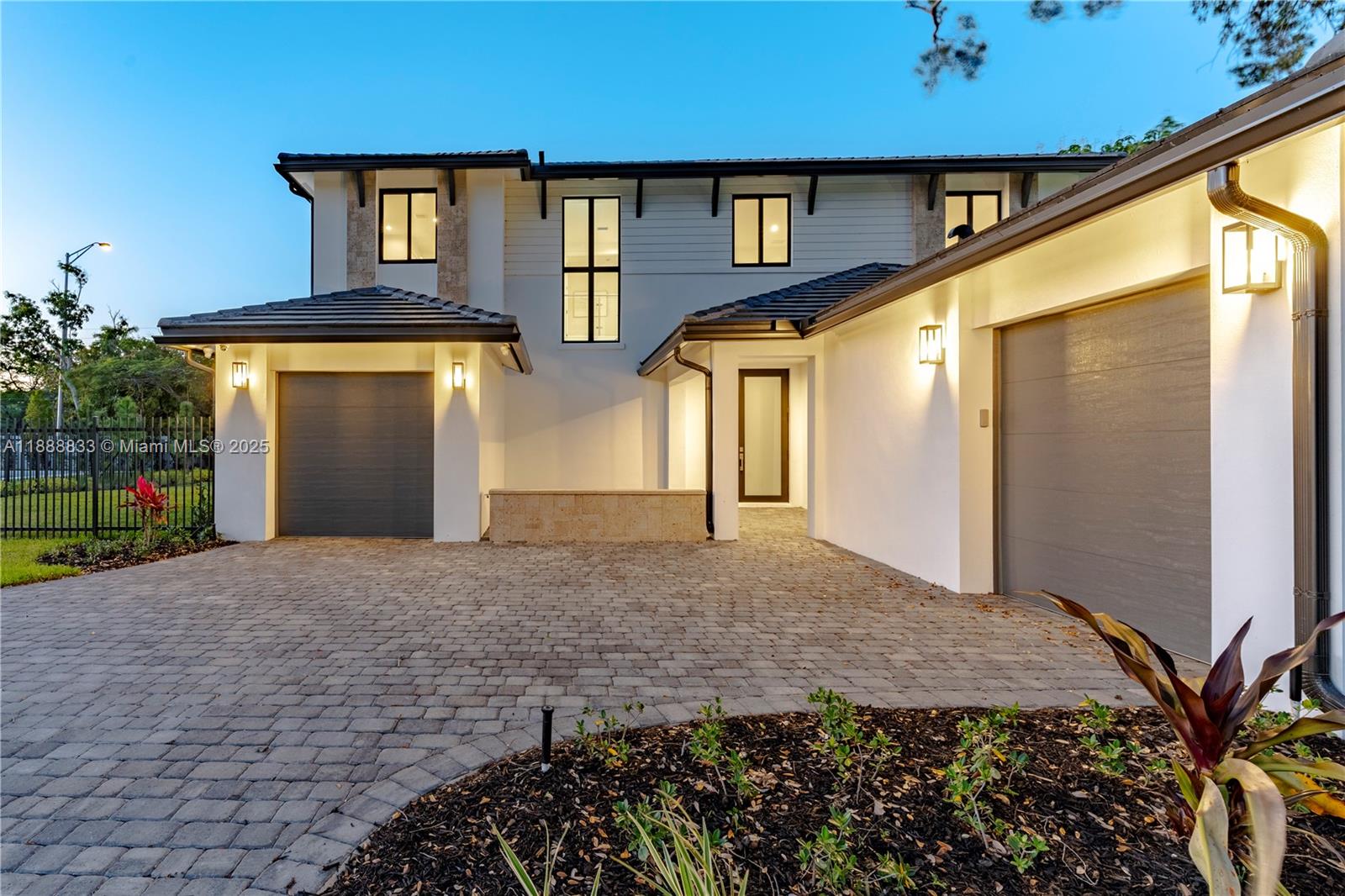7285 4 / 4 4143 sq. ft. $ 2025-10-02 0 Photo