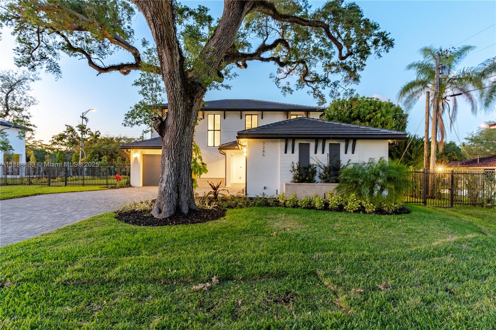 7285 4 / 4 4143 sq. ft. $ 2025-10-02 0 Photo