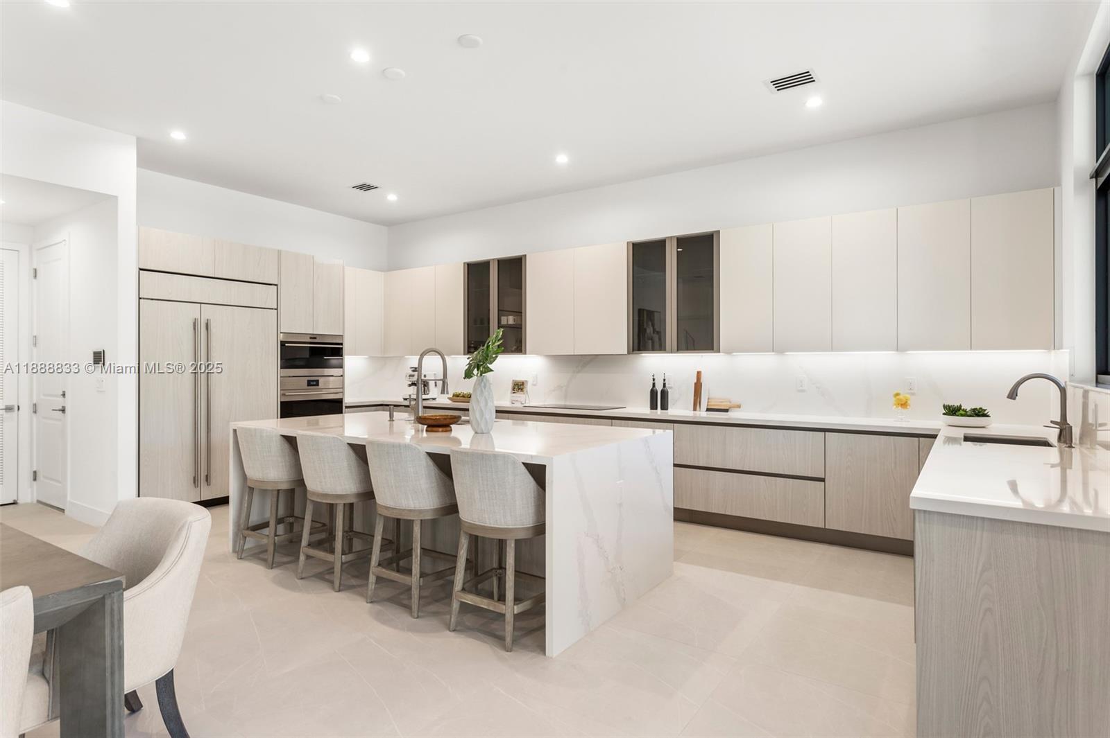 7285 4 / 4 4143 sq. ft. $ 2025-10-02 0 Photo