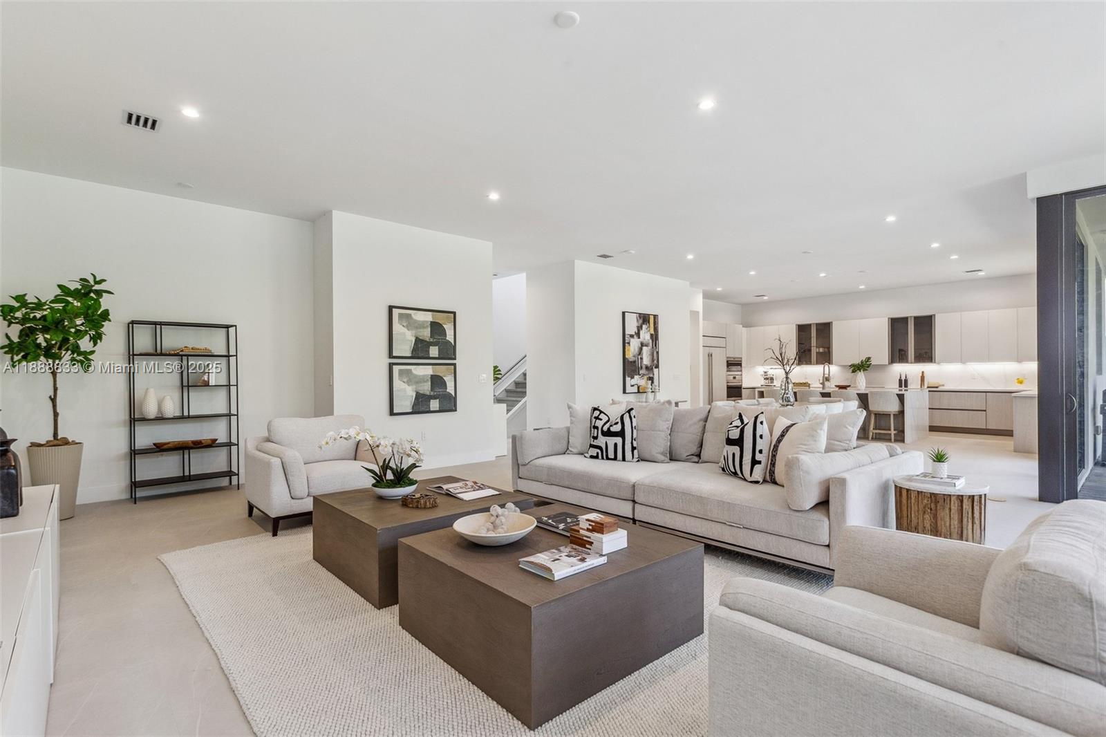 7285 4 / 4 4143 sq. ft. $ 2025-10-02 0 Photo