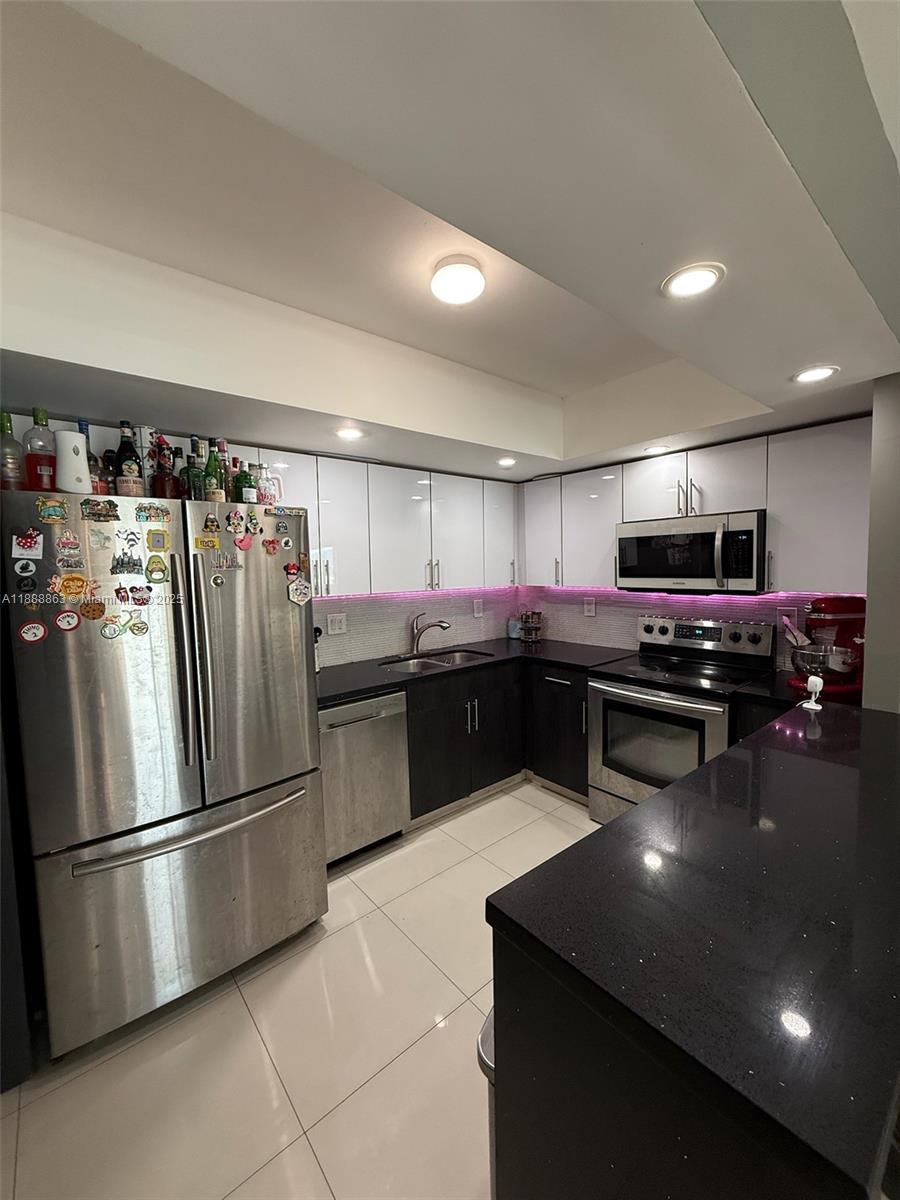 912 2 / 1 1005 sq. ft. $ 2025-10-02 0 Photo