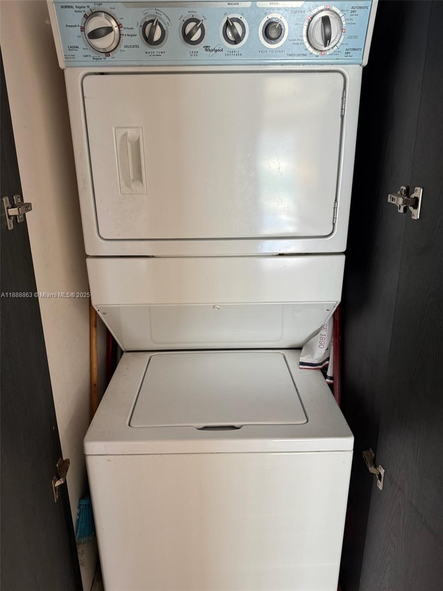 912 2 / 1 1005 sq. ft. $ 2025-10-02 0 Photo