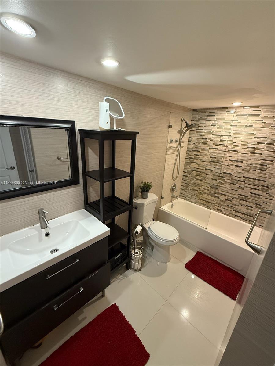 912 2 / 1 1005 sq. ft. $ 2025-10-02 0 Photo