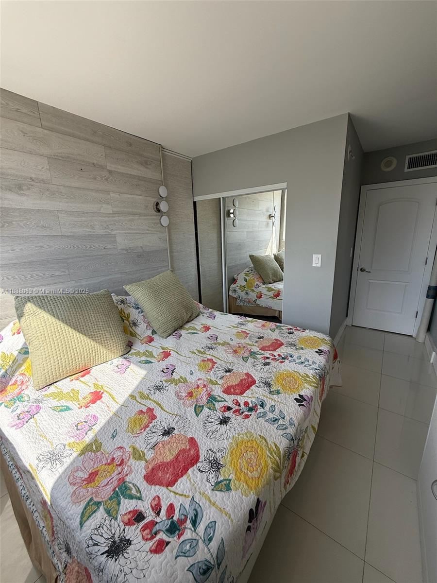 912 2 / 1 1005 sq. ft. $ 2025-10-02 0 Photo