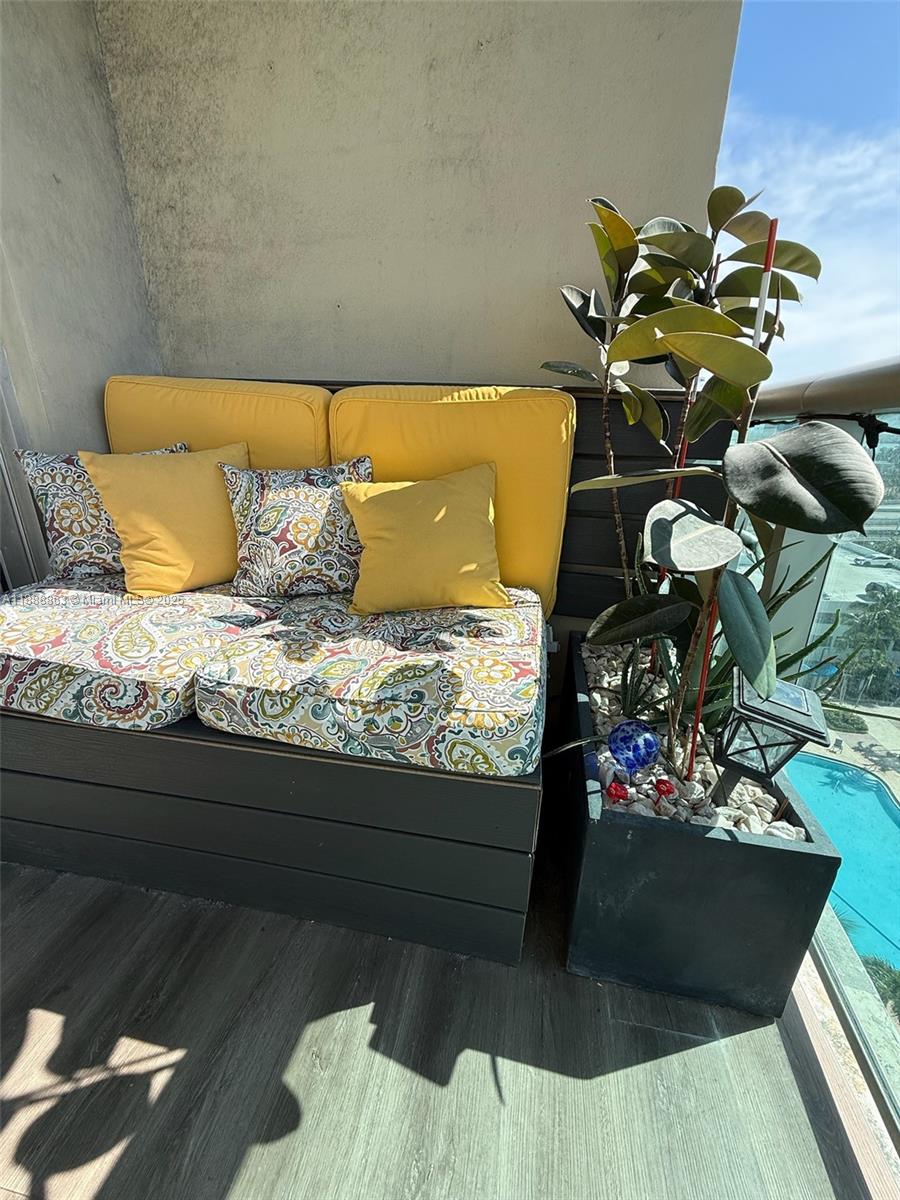 912 2 / 1 1005 sq. ft. $ 2025-10-02 0 Photo