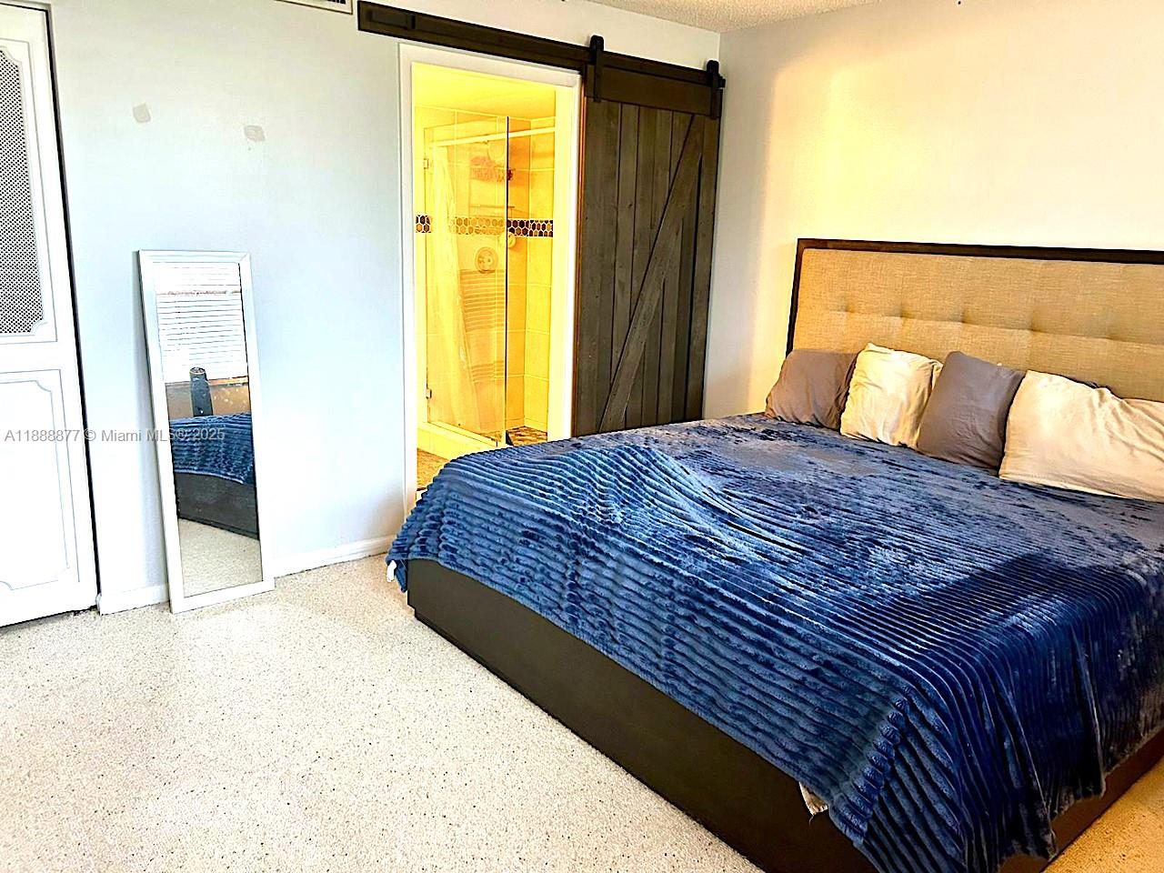 See details 107 2 / 2 1070 sq. ft. $ 2025-10-02 0 Photo