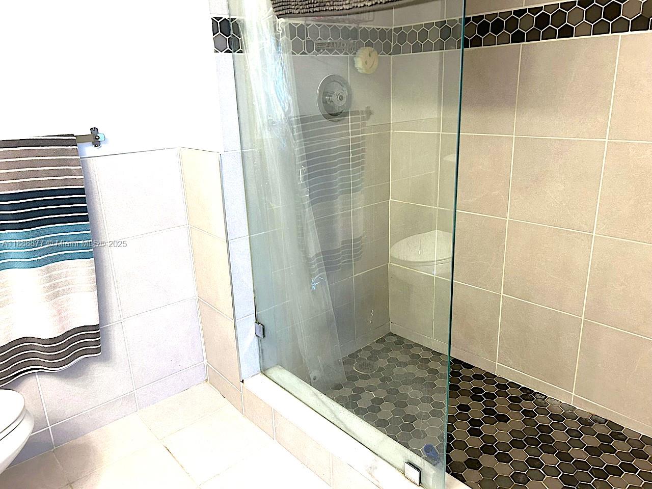 See details 107 2 / 2 1070 sq. ft. $ 2025-10-02 0 Photo