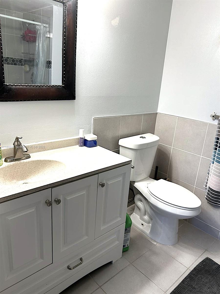 See details 107 2 / 2 1070 sq. ft. $ 2025-10-02 0 Photo