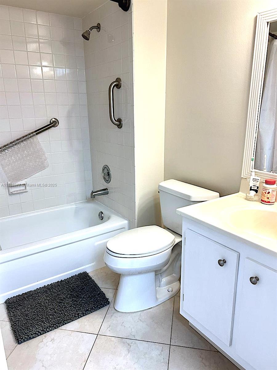 See details 107 2 / 2 1070 sq. ft. $ 2025-10-02 0 Photo