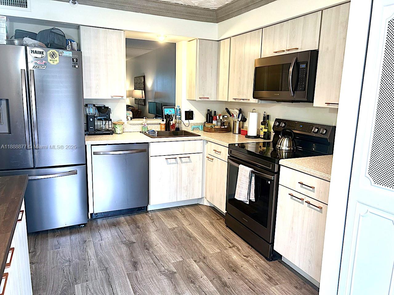 See details 107 2 / 2 1070 sq. ft. $ 2025-10-02 0 Photo