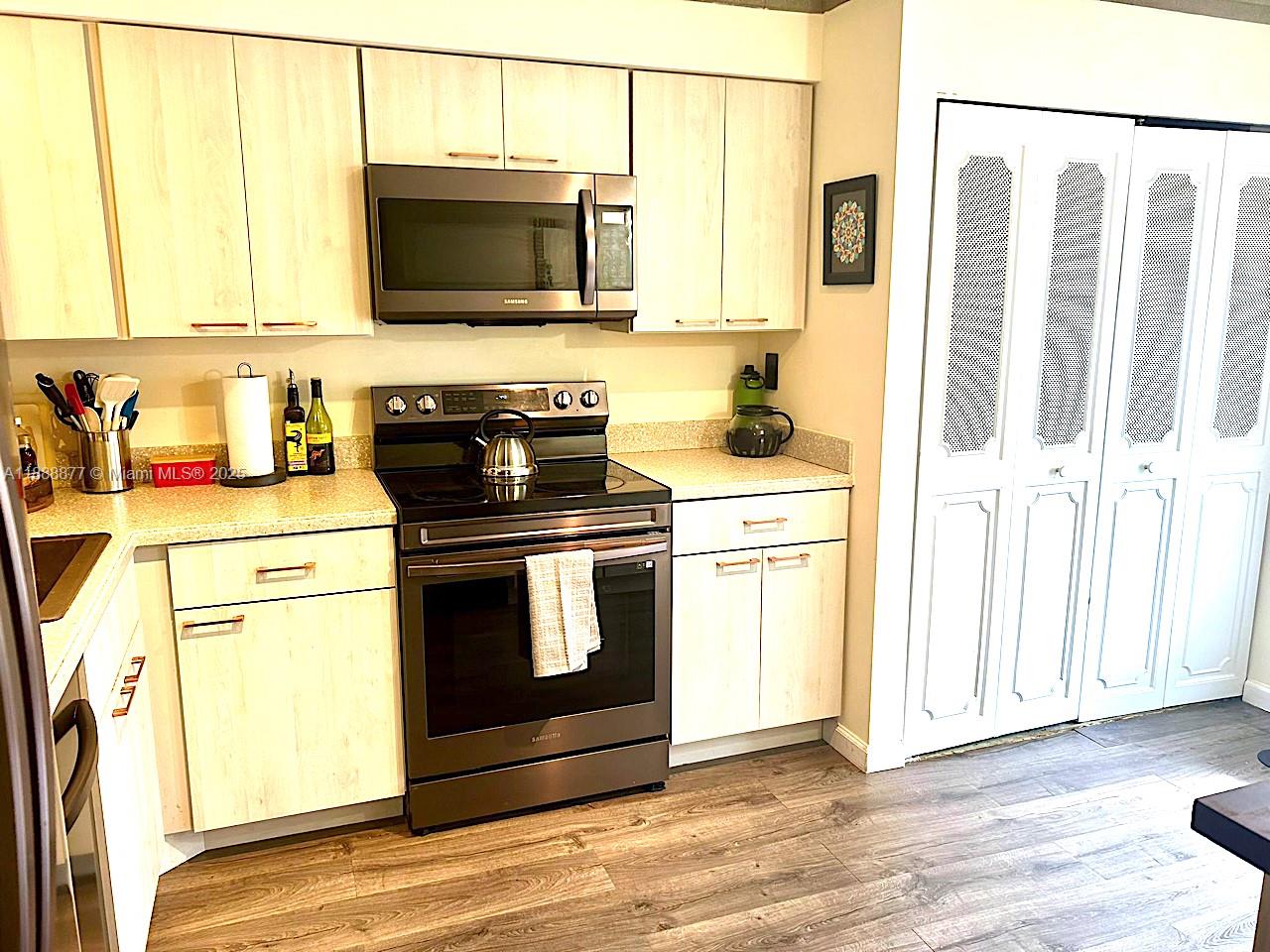 See details 107 2 / 2 1070 sq. ft. $ 2025-10-02 0 Photo