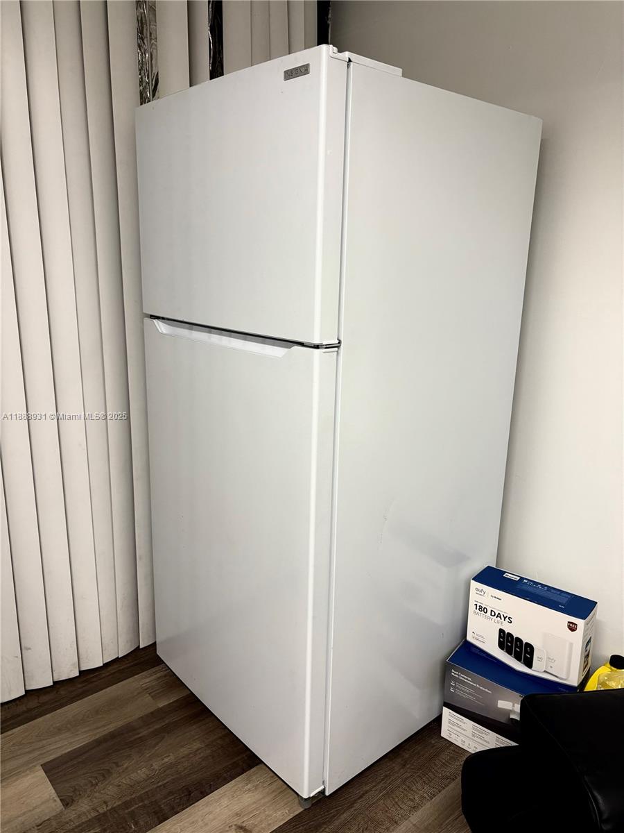 12  /   sq. ft. $ 2025-10-02 0 Photo