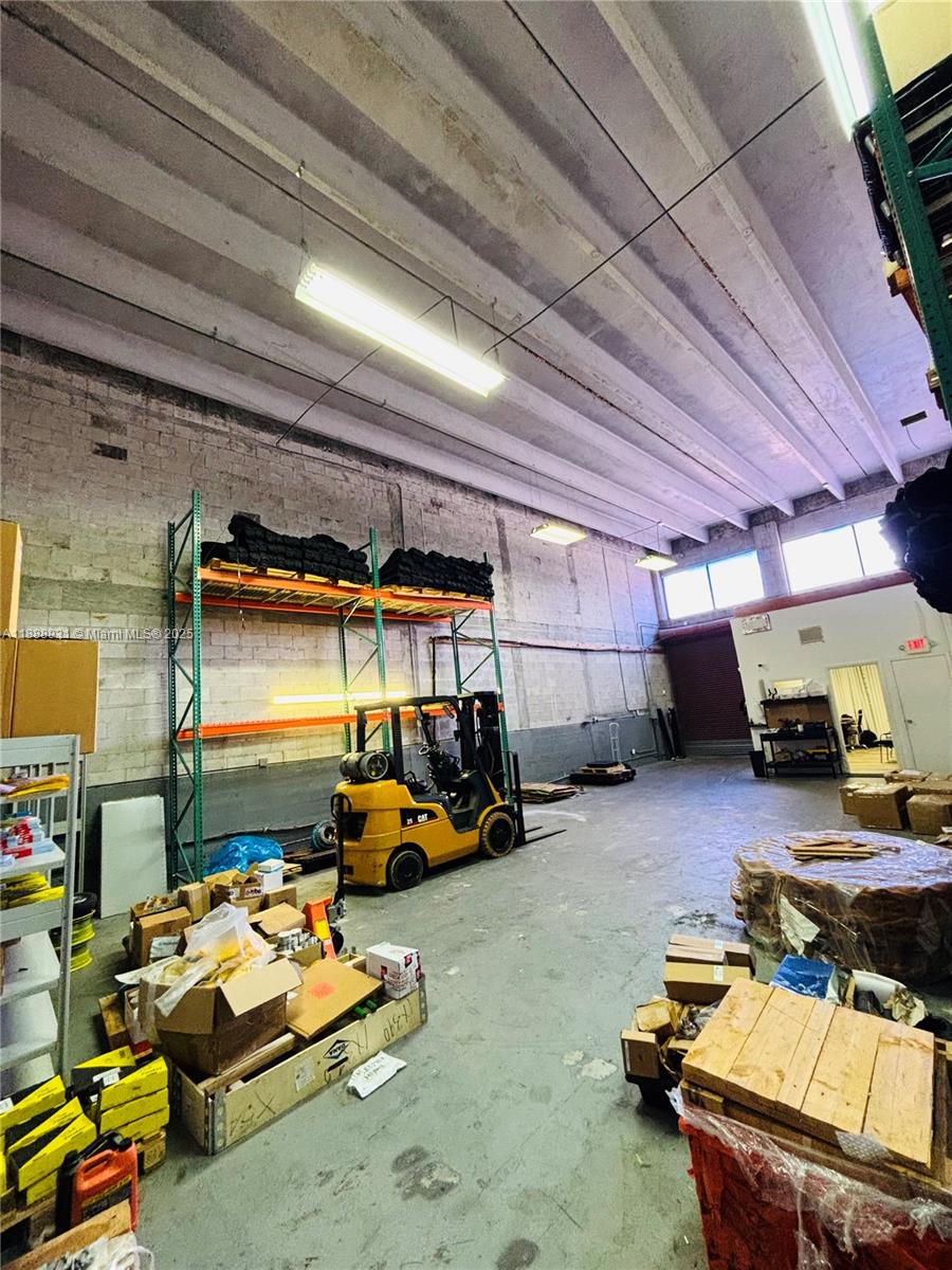 12  /   sq. ft. $ 2025-10-02 0 Photo