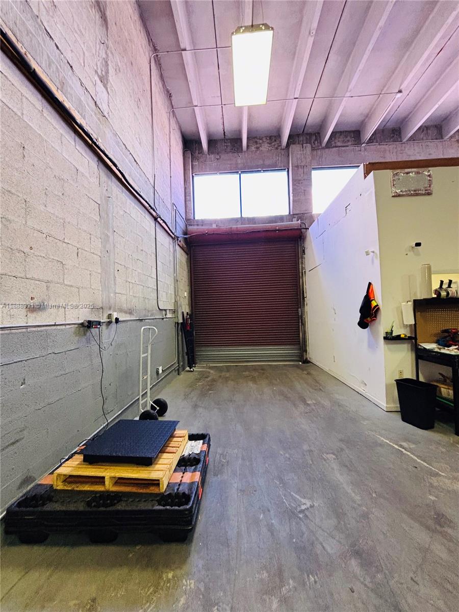 12  /   sq. ft. $ 2025-10-02 0 Photo